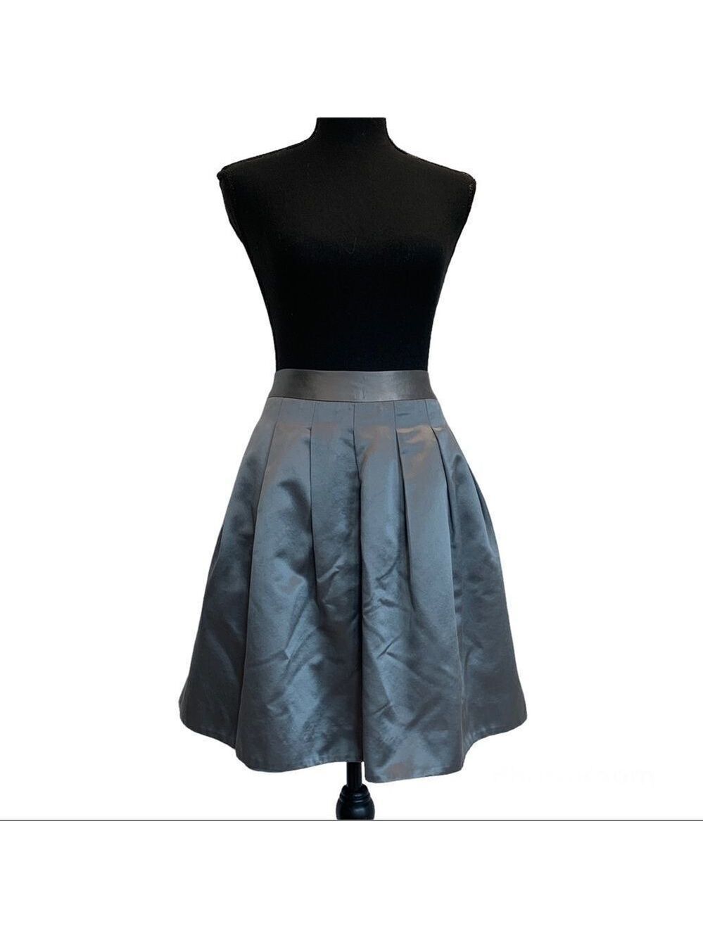CLUB Monaco gray pleated skater circle skirt silk blend Sz 4